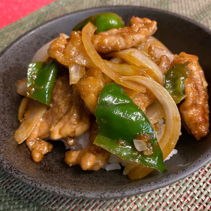 お腹も満足❣️豚と玉ねぎのコクうま炒め丼